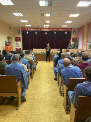 Анна Рослякова вместе с волонтёрами навестила раненых бойцов