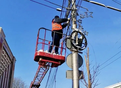 Улицу Ленина в Рязани очищают от проводов в рамках проекта «Чистое небо»