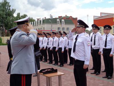 Рязанским выпускникам Московского университета МВД России вручили лейтенантские погоны