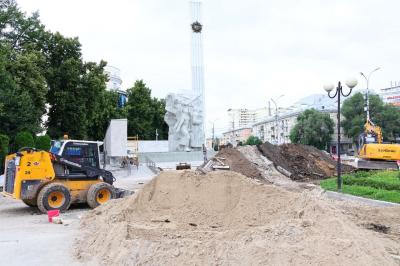 На площади Победы в Рязани демонтируют бесхозные наружные сети