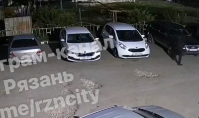 Кража фар с припаркованных авто в Рязани попала на видео