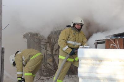 В центре Рязани горит дом
