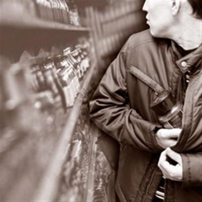 Работники захаровских супермаркетов ловят любых воришек