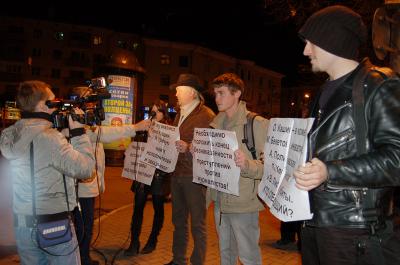 Около 30 рязанских журналистов снова вышли на пикеты в поддержку Олега Кашина