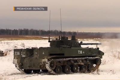 На учениях ВДВ в Рязанской области десантировали гаубицы и БМД