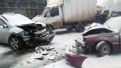 Близ Захарово Daewoo Nexia врезалась в Renault Sandero и «Газель», пострадали три человека