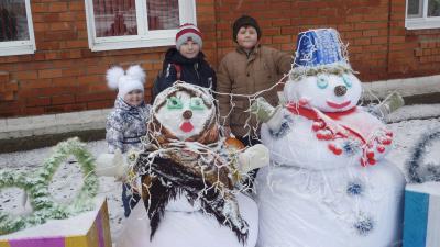 Шилово украсили соломенные снеговики