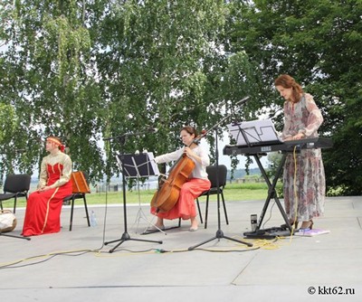 В Константиново выступили незаслуженные артистки