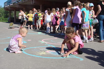 Участники конкурса «Рисунок на асфальте» получили подарки от депутата Рязанской областной Думы Андрея Глазунова