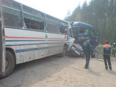 Под Рязанью при столкновении «семёрки», автобуса и фуры два человека погибли и трое пострадали