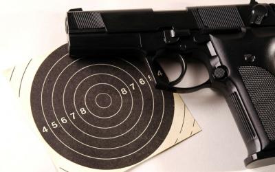 Команда рязанского СОБР взяла «серебро» на открытом турнире по стрельбе из пистолета