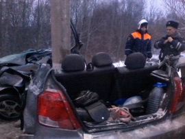 Рязанка на иномарке протаранила столб на Северной окружной дороге