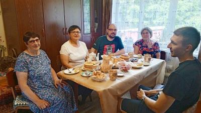 Гастроблогер Роман Лошманов отведал в Кадомском районе картофельных лепёшек и сыроегу