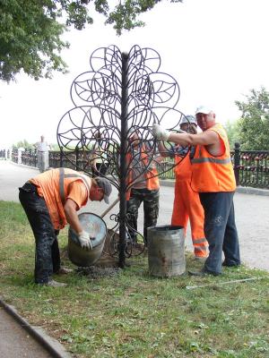 В Рязанском кремле выросло два железных дерева