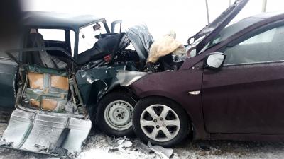 Под Новомичуринском лоб в лоб столкнулись две легковушки