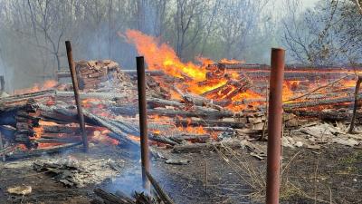 В Сасовском округе сгорели два нежилых дома