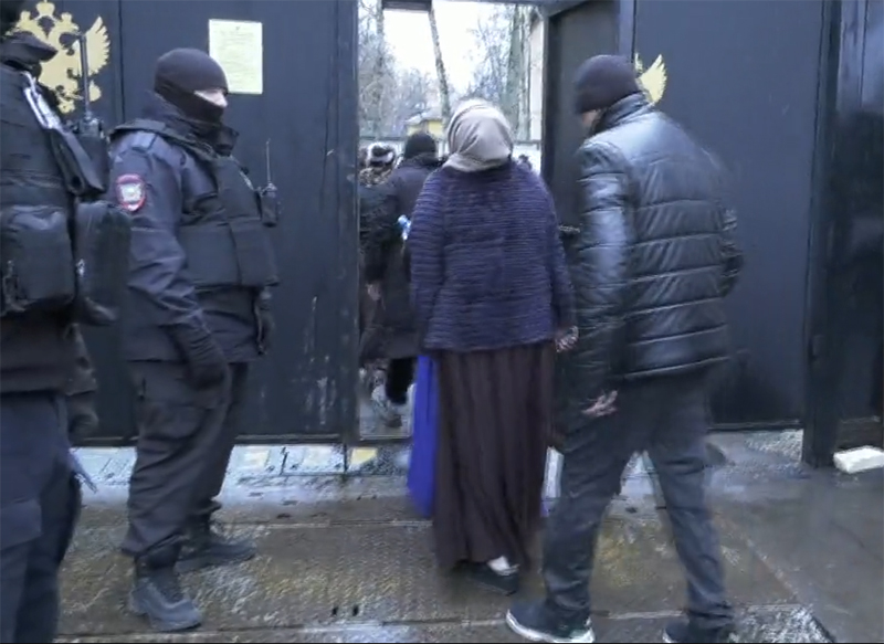 После рейда в Дягилево в рязанскую полицию доставили более 90 цыган