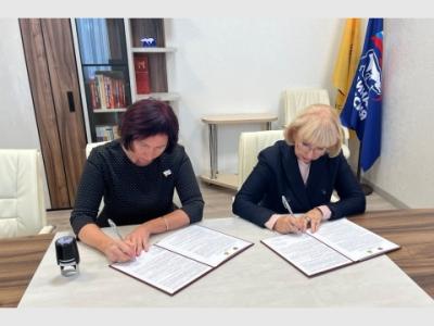 Татьяна Панфилова подписала соглашение с Мелитопольским городским Советом депутатов