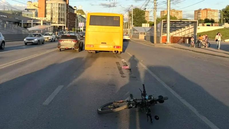 В Рязани автобус сбил пожилого велосипедиста, который позже скончался