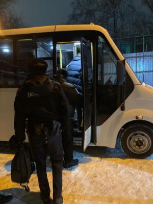 Рязанские полицейские выдворили восемь иностранцев за пределы России