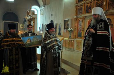 Митрополиту Вениамину подарили картину с изображением Успенского собора Рязанского кремля