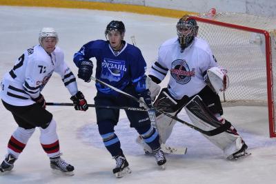 ХК «Рязань» на домашнем льду проиграл челябинскому «Челмету»