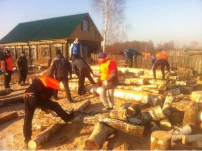 Одиноким рязанским пенсионерам подарили дрова