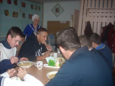 Столовую старожиловской школы оборудовали новой мебелью