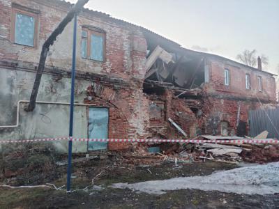 В посёлке Сапожок в Рязанской области рухнула стена Дома детского творчества