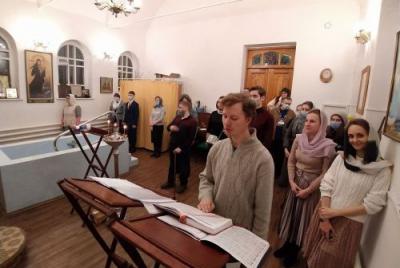 В рязанском храме прошла ночная литургия