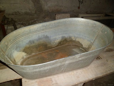 У жителя Скопина украли бидон, санки и металлическое корыто