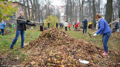 Елена Сорокина убрала мусор в Московском районе Рязани