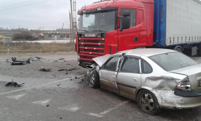 Под Скопином Ford врезался в Opel, который влетел в фуру