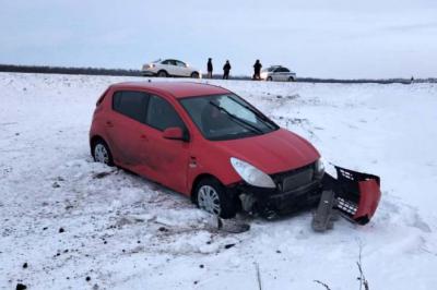 Под Ряжском пострадала водитель легковушки, опрокинувшаяся в кювет