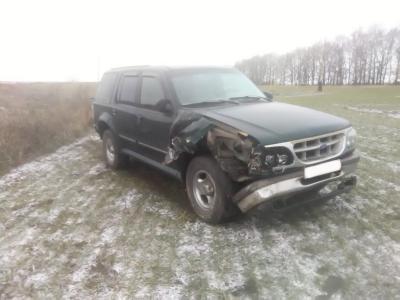 Близ Кораблино джип врезался в автопоезд с сельхозтехникой