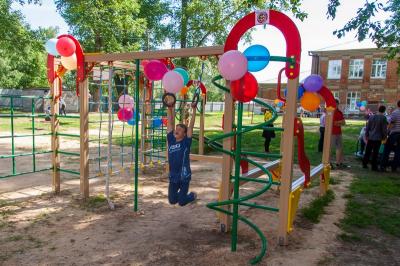 Елатомская школа-интернат обзавелась детской площадкой