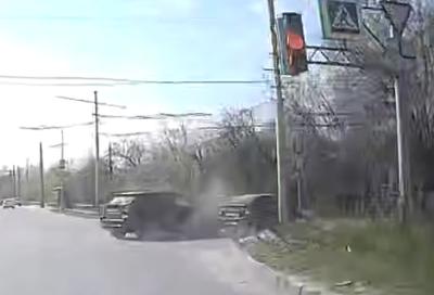 В Приокском в Рязани внедорожник протаранил легковушку