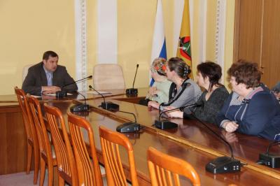 Виталий Артёмов рассмотрел проблемы ещё шести заявителей