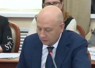 Очистить парковки в Рязани от снега мешают автомобили