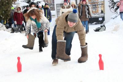 В Татьянин день в РГУ объявили конкурс на лучшее название скульптуры с Шуриком и Лидой