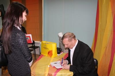 Рязанский нефтезавод приглашает прикоснуться к природе через книгу