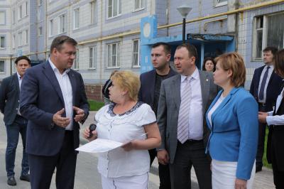 Николай Любимов ознакомился с ходом благоустройства двух дворов в Рязани