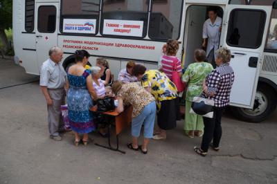 Специалисты автопоезда здоровья проконсультировали жителей Керамзавода