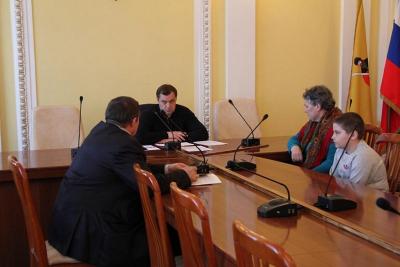 Виталий Артёмов рассмотрел проблемы семи заявителей