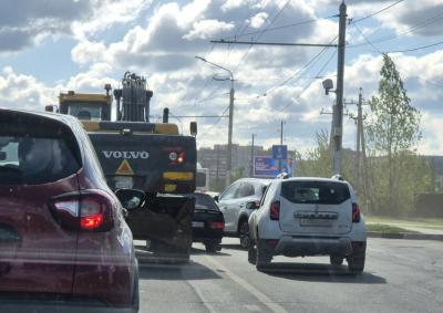 На Московском шоссе в Рязани образовалась пробка из-за ДТП с экскаватором