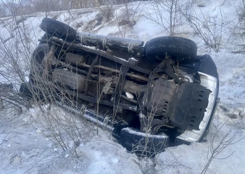 Под Скопином Mitsubishi перевернулся в кювет, пострадали три человека