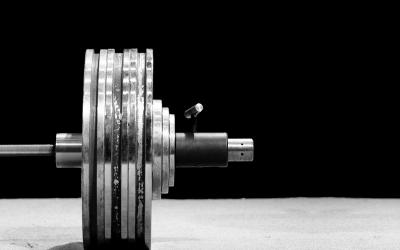 В Касимове шестьдесят юношей и девушек тягали железо