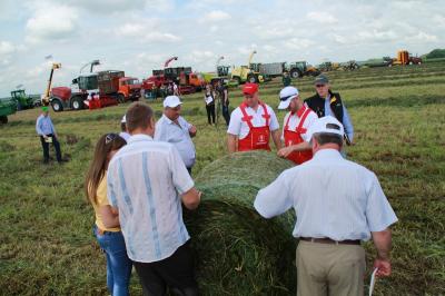 Под Рязанью продемонстрировали лучшие модели кормозаготовительной техники