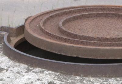 Ермишинца уличили в краже чугунных колец и люка водопроводного колодца