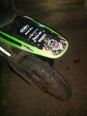 В Рязани пьяный байкер врезался в бордюр и опрокинулся